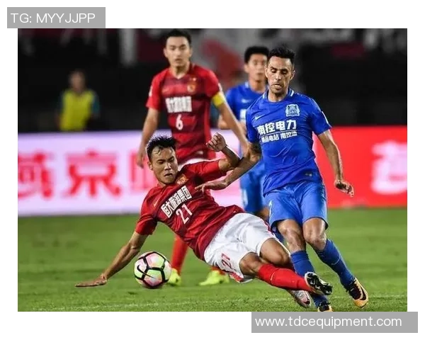 赛后复盘:成都篮球队与杭州篮球队速度对决的精彩瞬间与战术分析 赛后复盘:成都篮球队与杭州篮球队速度对决的精彩瞬间与战术分析