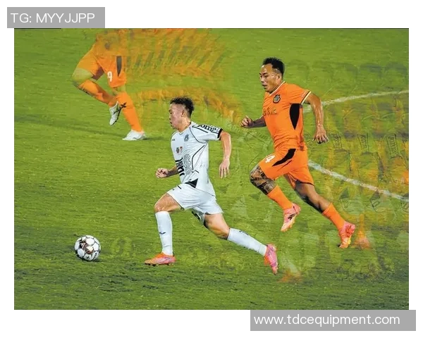 足球明星脚大小揭秘对比赛表现的影响与训练技巧分析 足球明星脚大小揭秘对比赛表现的影响与训练技巧分析